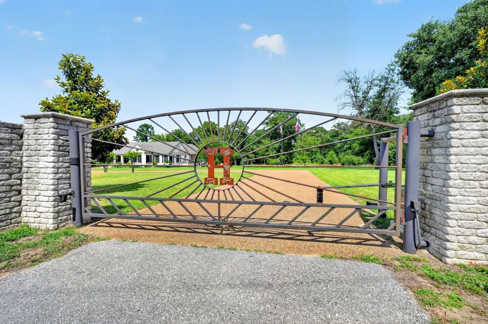 1901 Rose Point Athens, TX 75752