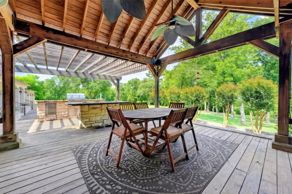 1901 Rose Point Athens, TX 75752