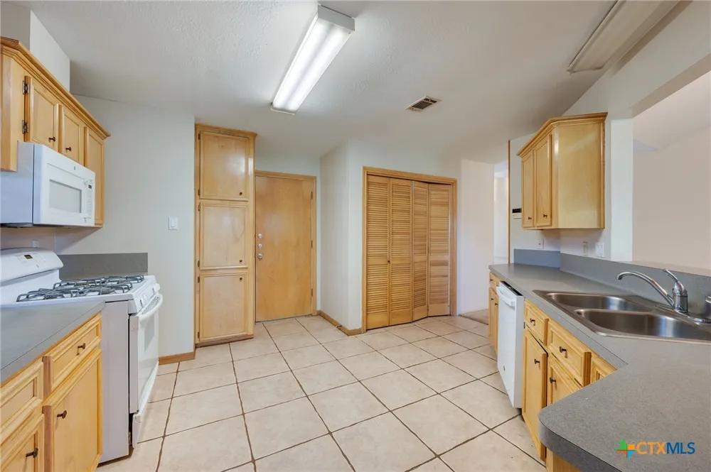 2007 Sandalwood Lane Bryan, TX 77807