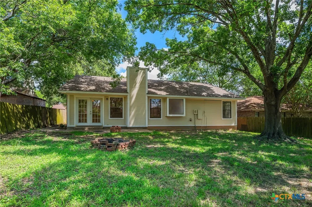 2007 Sandalwood Lane Bryan, TX 77807