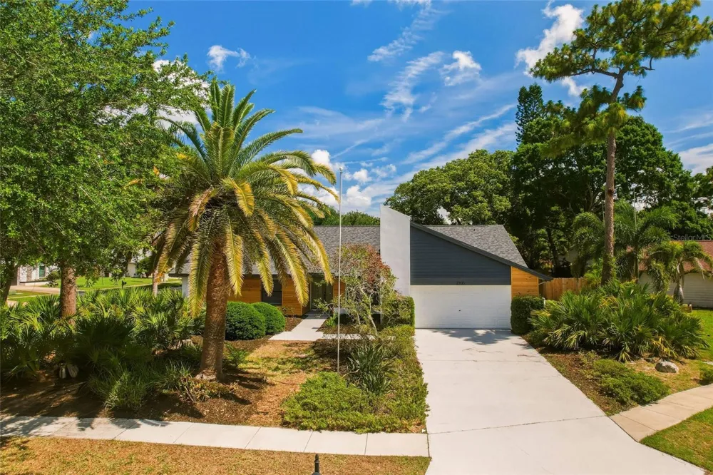 2700 SEDGEFIELD COURT E Clearwater, FL 33761