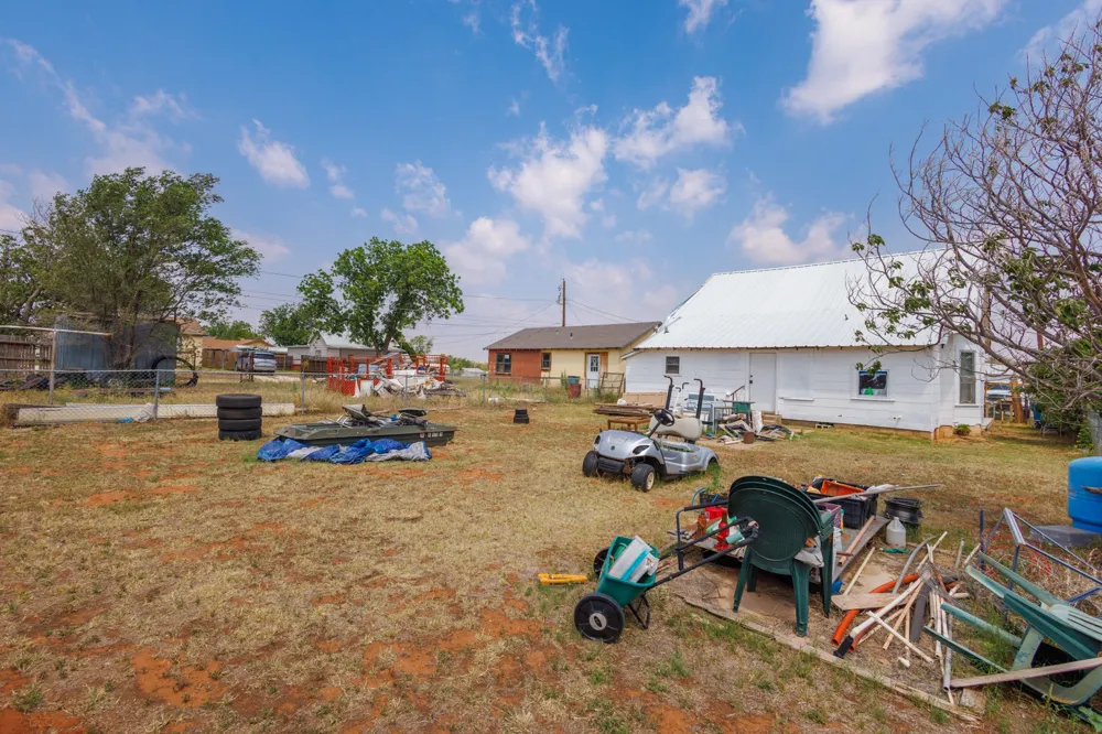 2202 Chester Street Sweetwater, TX 79556