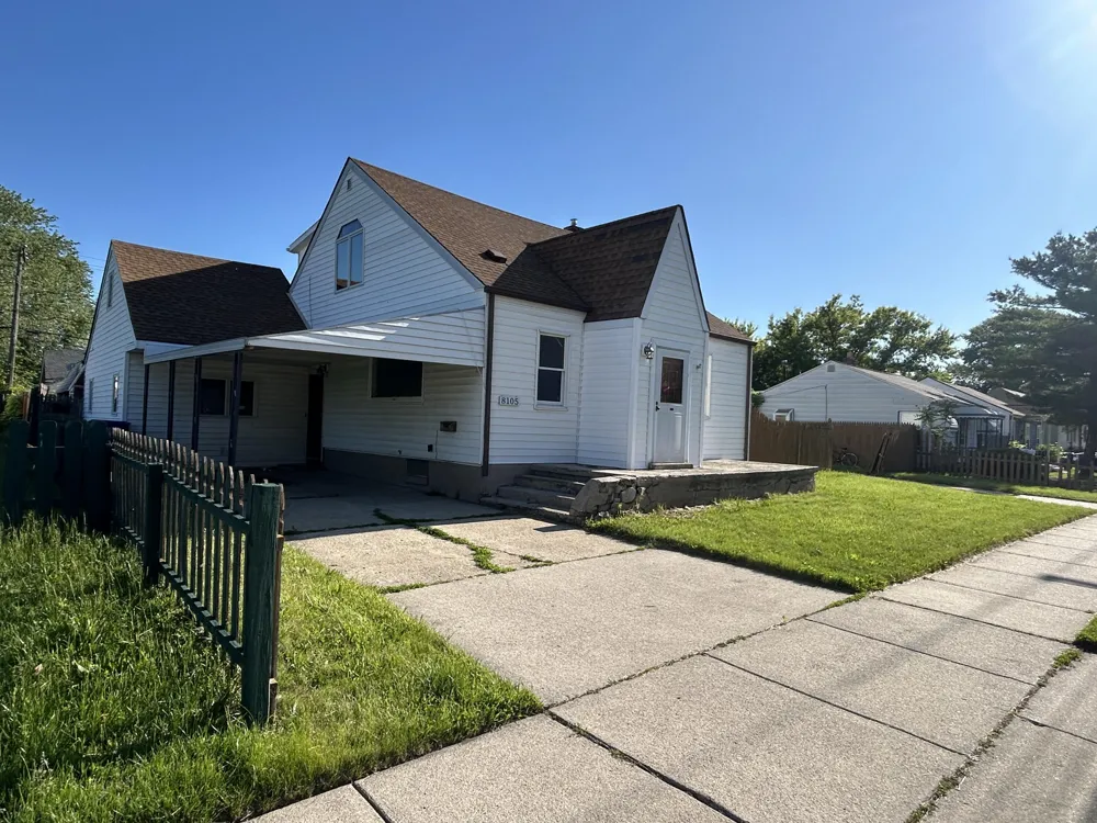 8105 Toepfer Warren, MI 48089