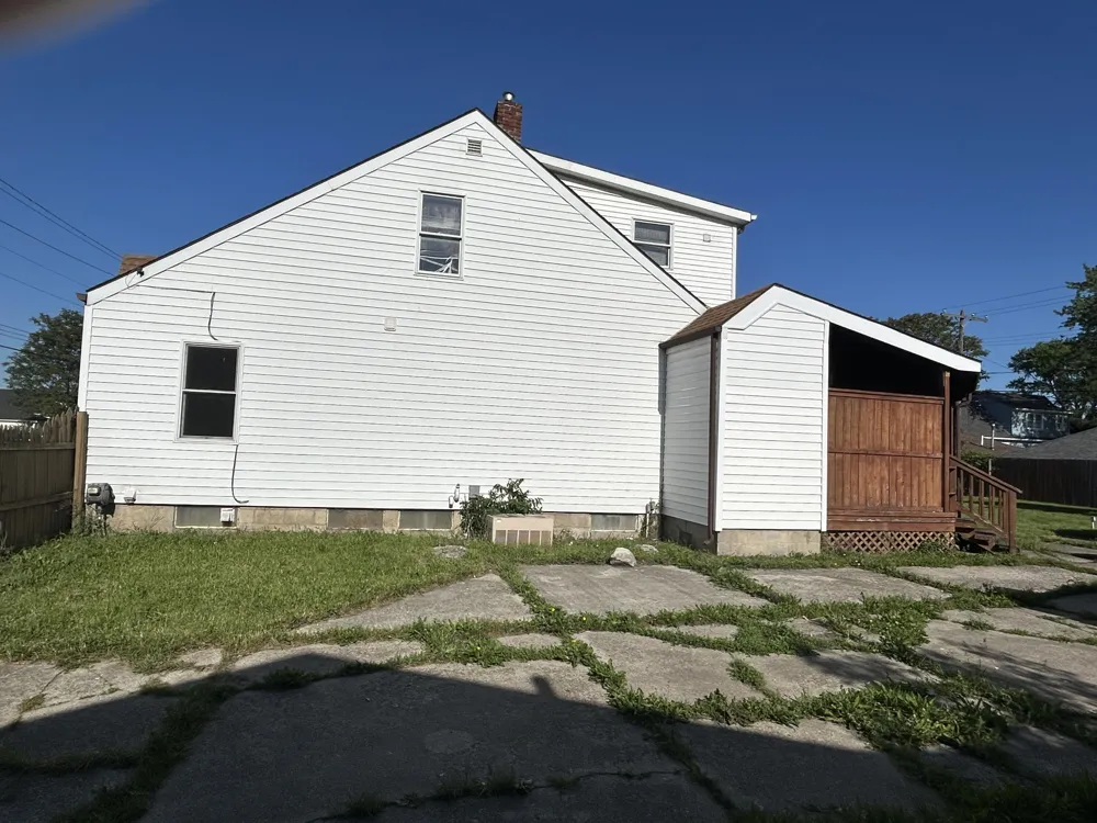 8105 Toepfer Warren, MI 48089