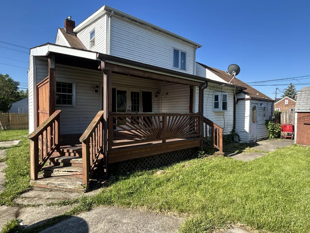 8105 Toepfer Warren, MI 48089