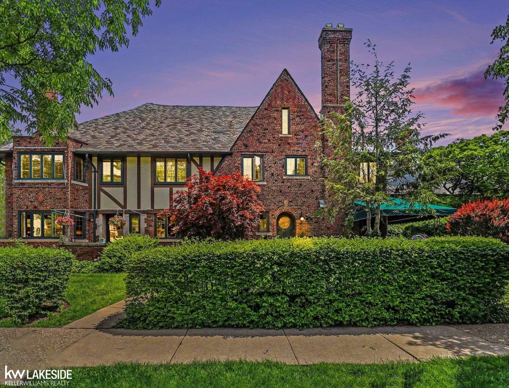 286 Rivard Boulevard Grosse Pointe City, MI 48230