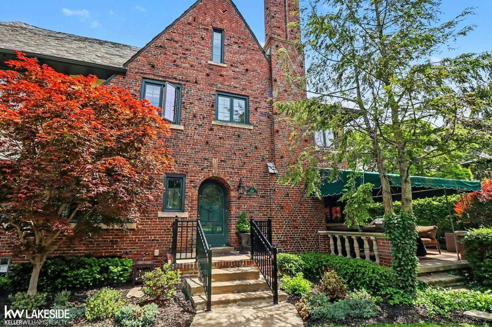286 Rivard Boulevard Grosse Pointe City, MI 48230