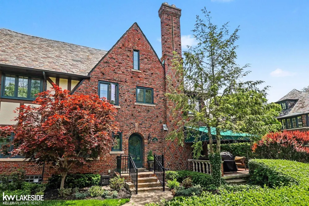 286 Rivard Boulevard Grosse Pointe City, MI 48230