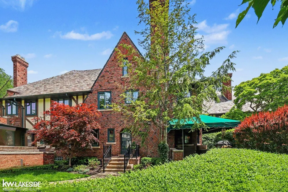 286 Rivard Boulevard Grosse Pointe City, MI 48230