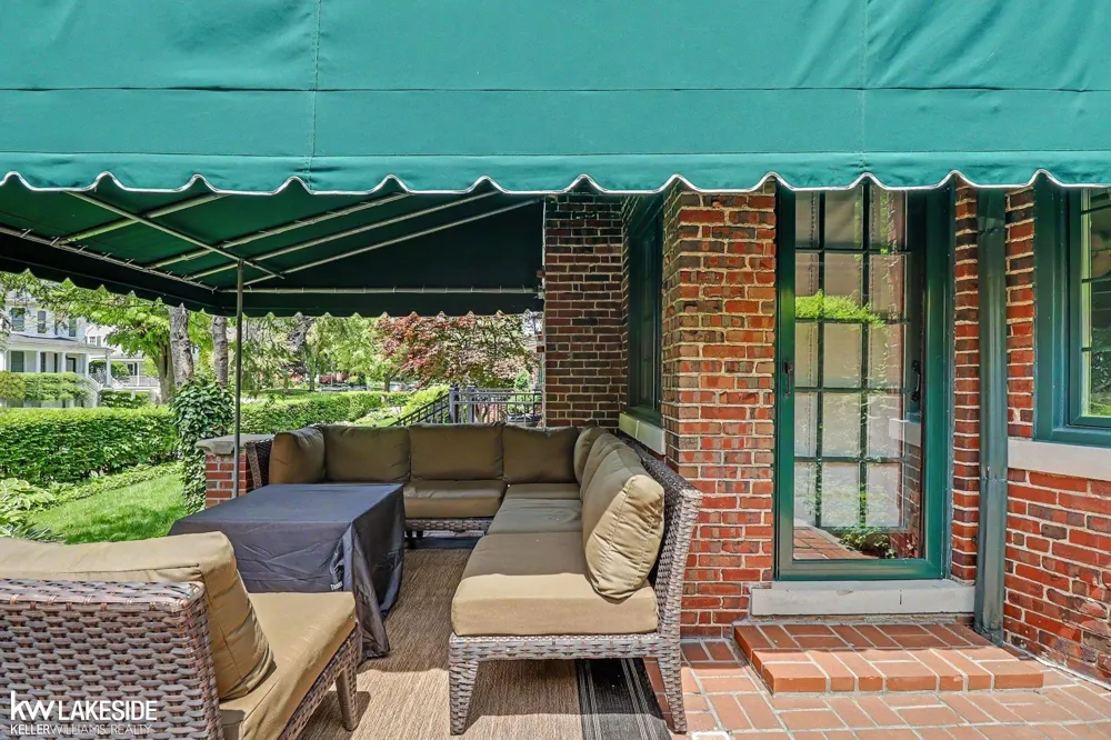 286 Rivard Boulevard Grosse Pointe City, MI 48230