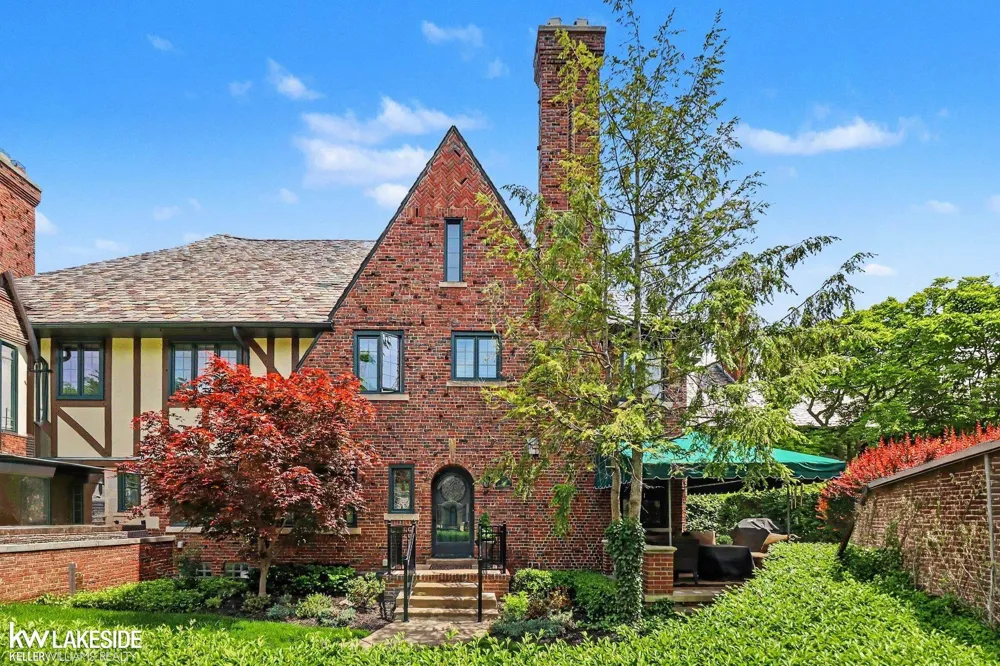 286 Rivard Boulevard Grosse Pointe City, MI 48230