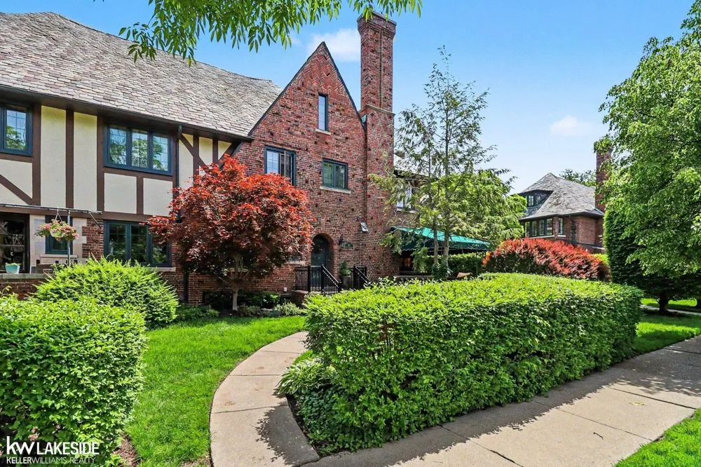 286 Rivard Boulevard Grosse Pointe City, MI 48230