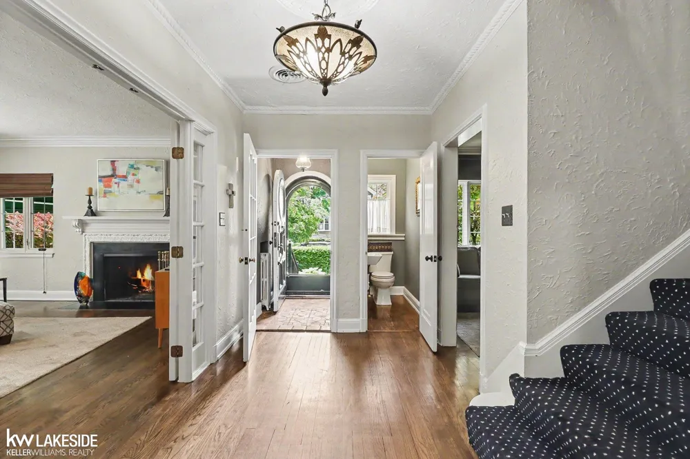 286 Rivard Boulevard Grosse Pointe City, MI 48230