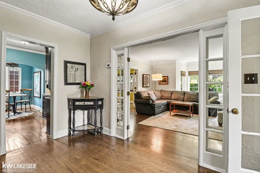 286 Rivard Boulevard Grosse Pointe City, MI 48230