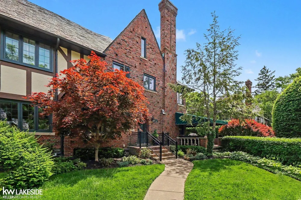 286 Rivard Boulevard Grosse Pointe City, MI 48230