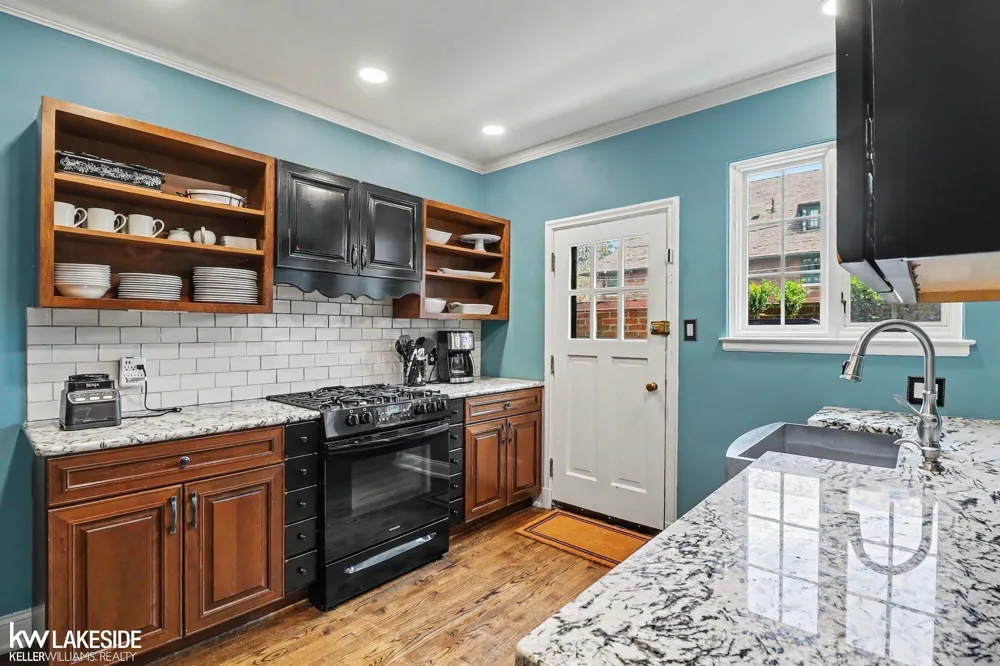 286 Rivard Boulevard Grosse Pointe City, MI 48230