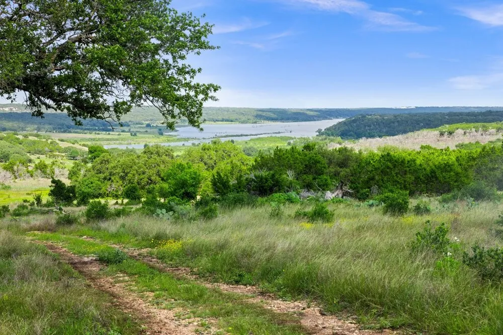 2101 Tower Rd Liberty Hill, TX 78628