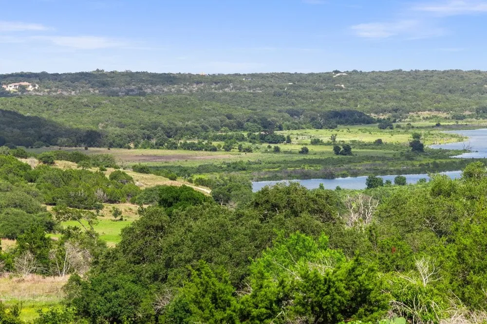 2101 Tower Rd Liberty Hill, TX 78628
