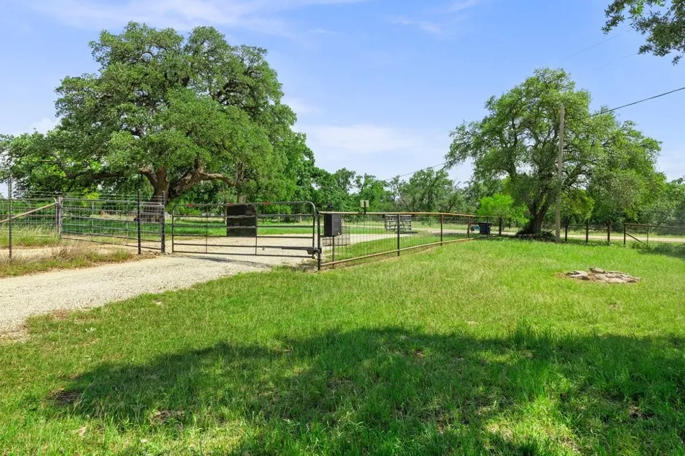 2101 Tower Rd Liberty Hill, TX 78628