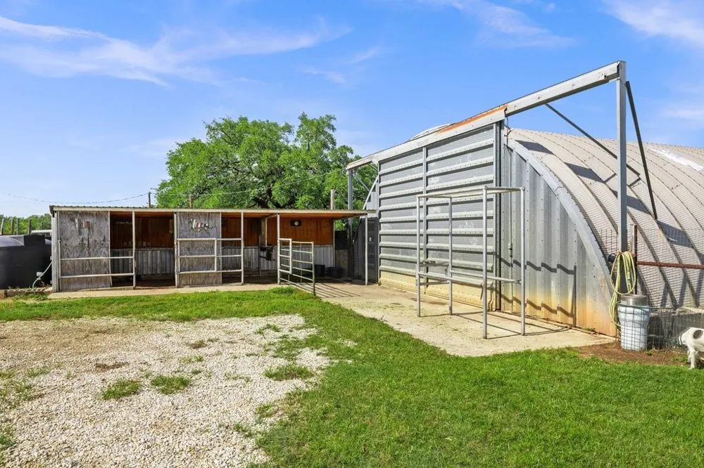 2101 Tower Rd Liberty Hill, TX 78628