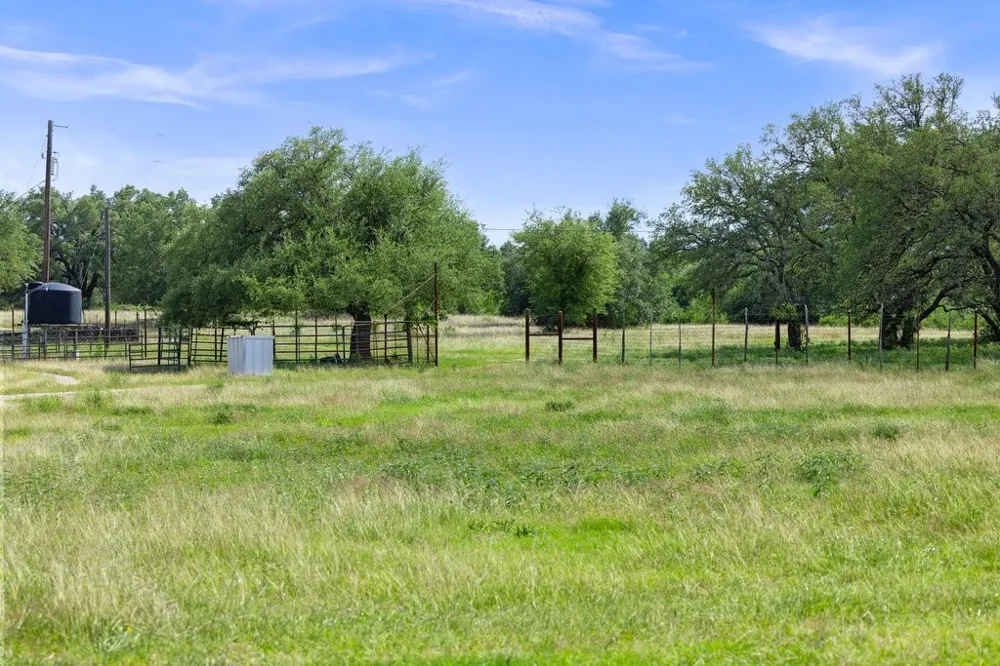 2101 Tower Rd Liberty Hill, TX 78628
