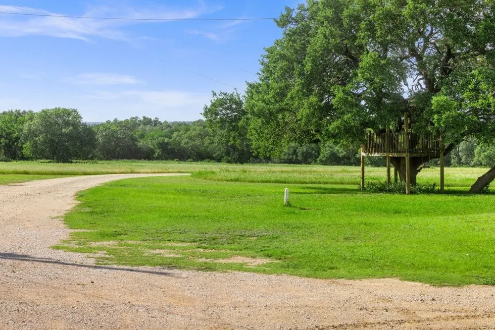 2101 Tower Rd Liberty Hill, TX 78628