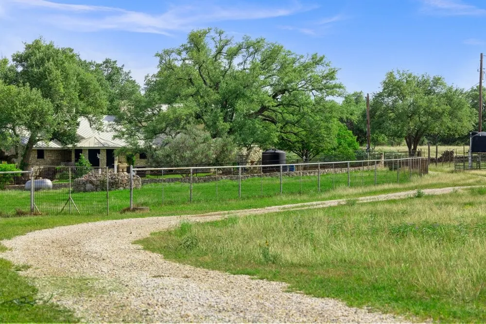 2101 Tower Rd Liberty Hill, TX 78628