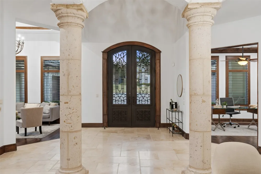 504 Black Wolf Run Lakeway, TX 78738