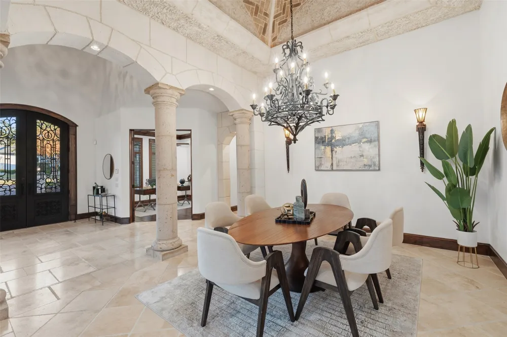 504 Black Wolf Run Lakeway, TX 78738