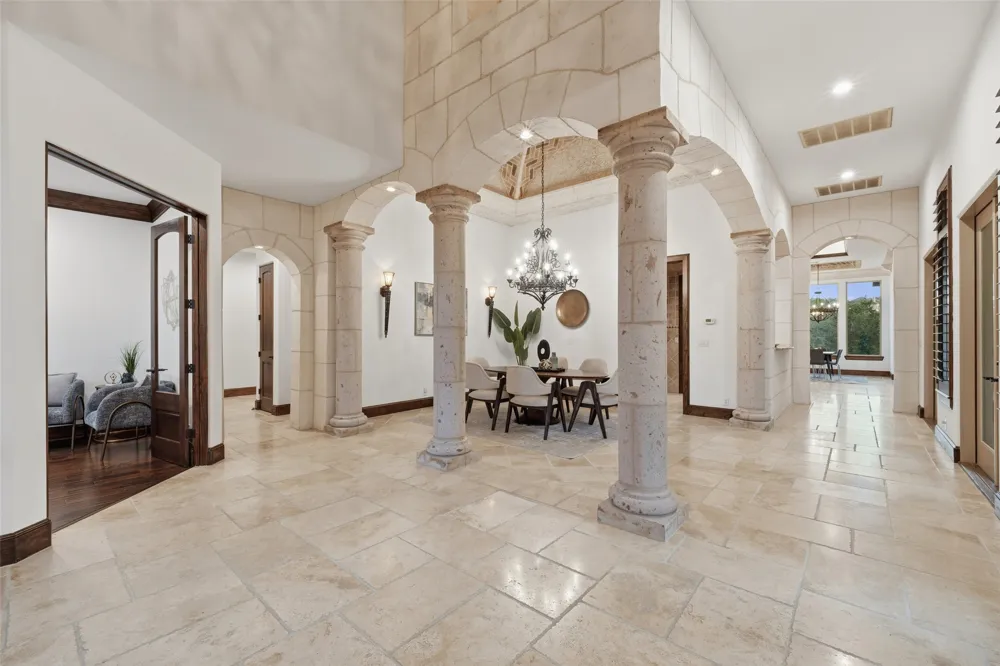 504 Black Wolf Run Lakeway, TX 78738