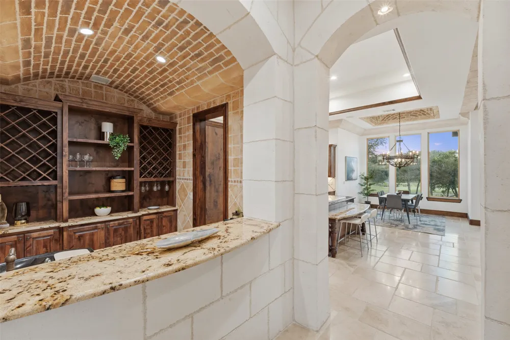 504 Black Wolf Run Lakeway, TX 78738