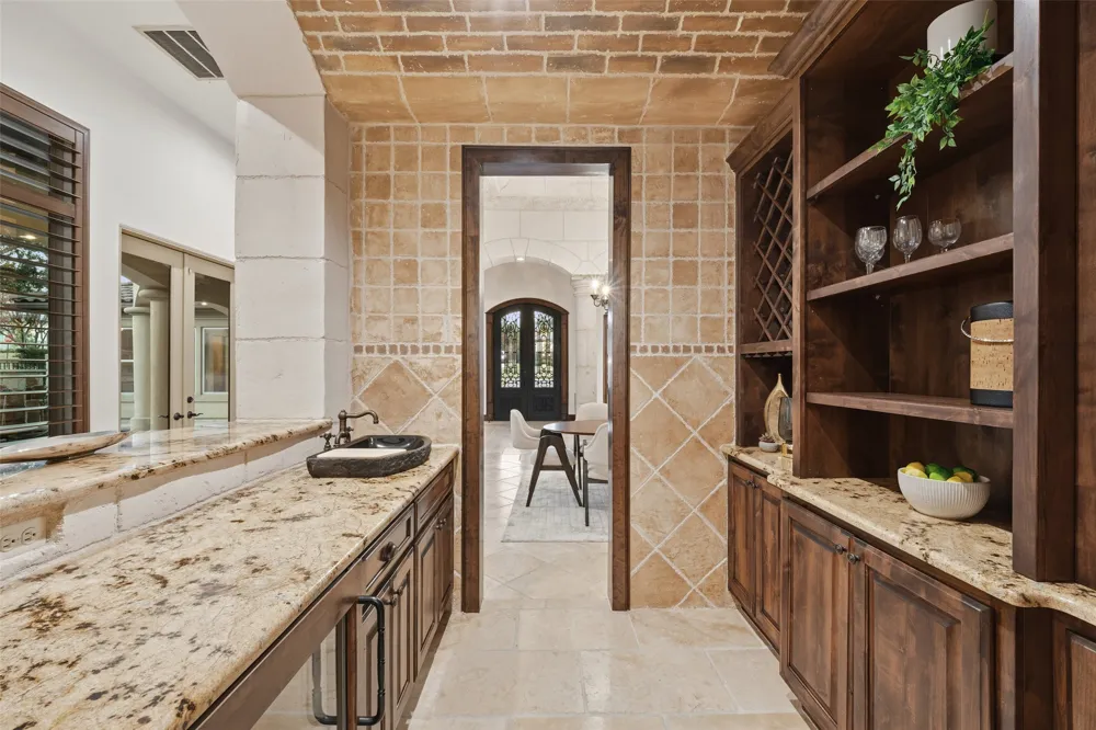 504 Black Wolf Run Lakeway, TX 78738