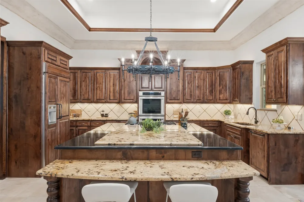 504 Black Wolf Run Lakeway, TX 78738