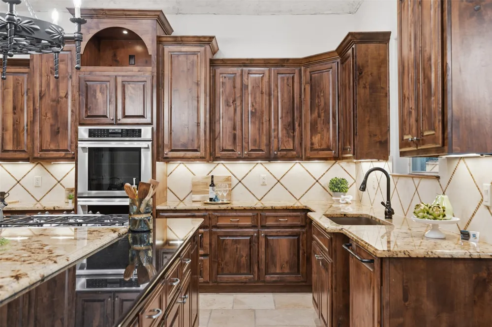 504 Black Wolf Run Lakeway, TX 78738