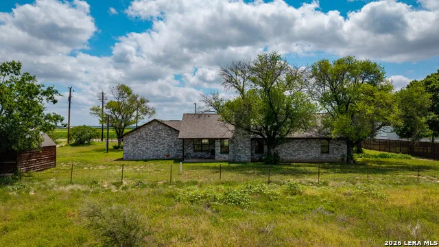 5745 FM 471 N Rio Medina, TX 78066