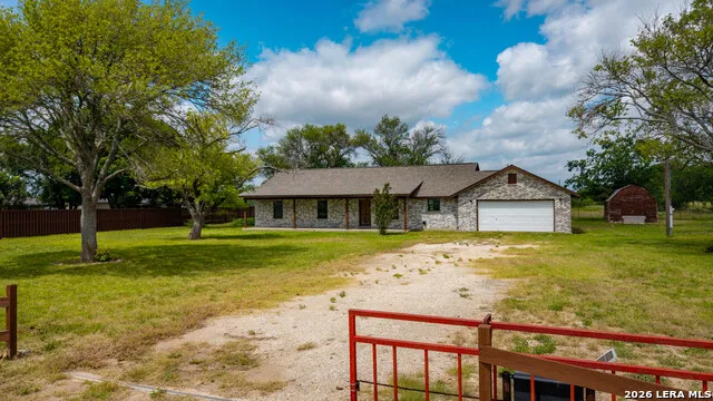 5745 FM 471 N Rio Medina, TX 78066