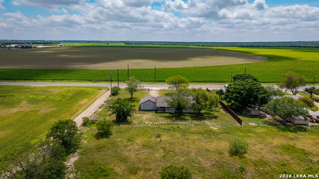 5745 FM 471 N Rio Medina, TX 78066