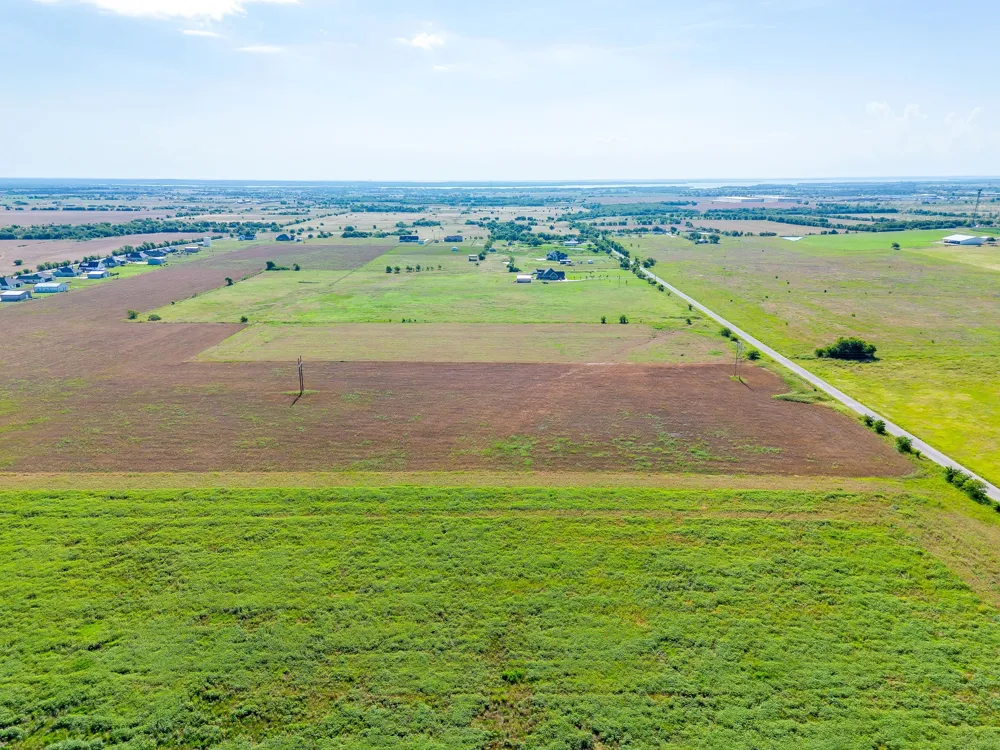6785 Hoehn Road Valley View, TX 76272