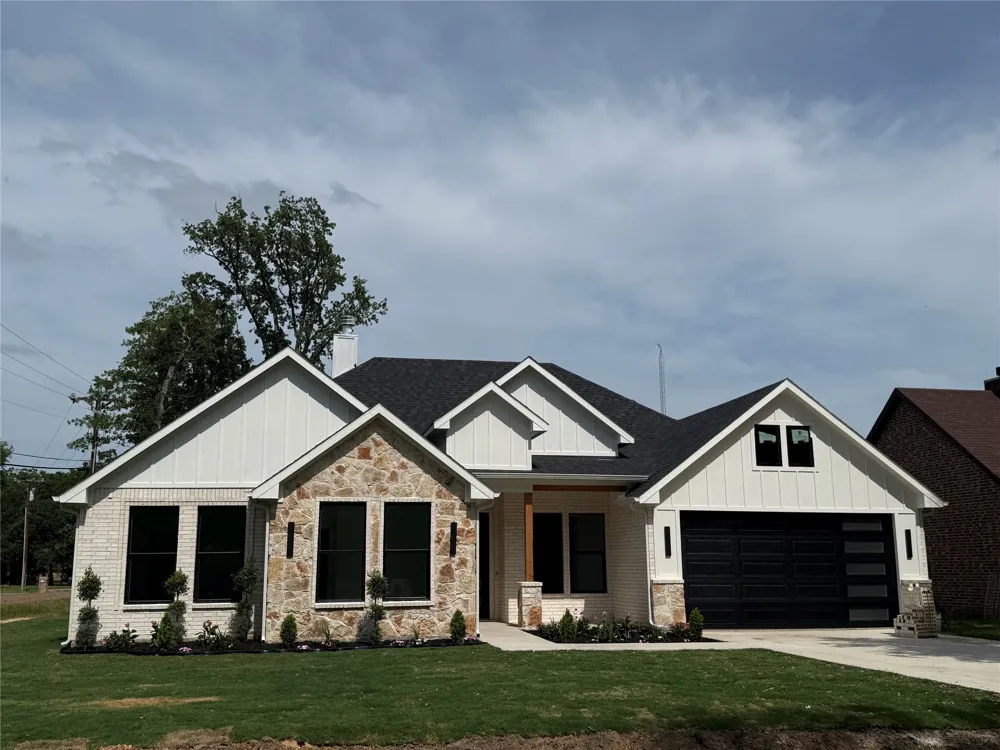 120 Springwood Road Enchanted Oaks, TX 75156