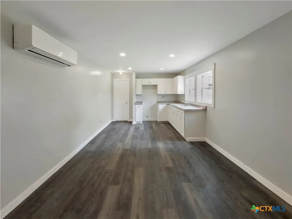 317 S Emma Bartlett, TX 76511
