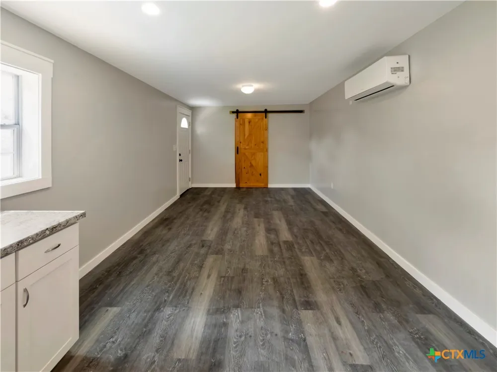 317 S Emma Bartlett, TX 76511