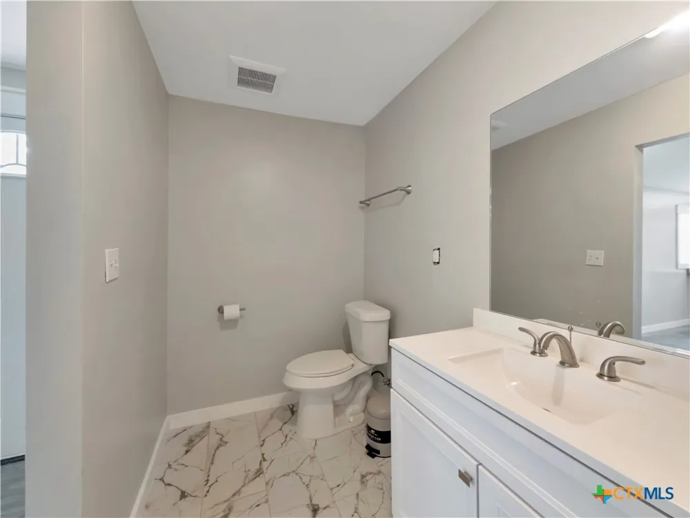 317 S Emma Bartlett, TX 76511