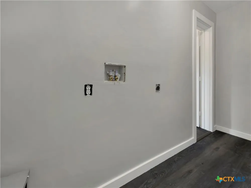 317 S Emma Bartlett, TX 76511