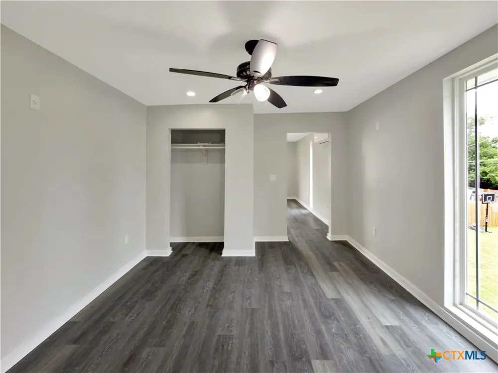 317 S Emma Bartlett, TX 76511