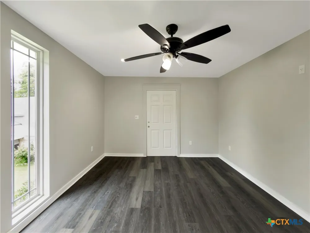 317 S Emma Bartlett, TX 76511