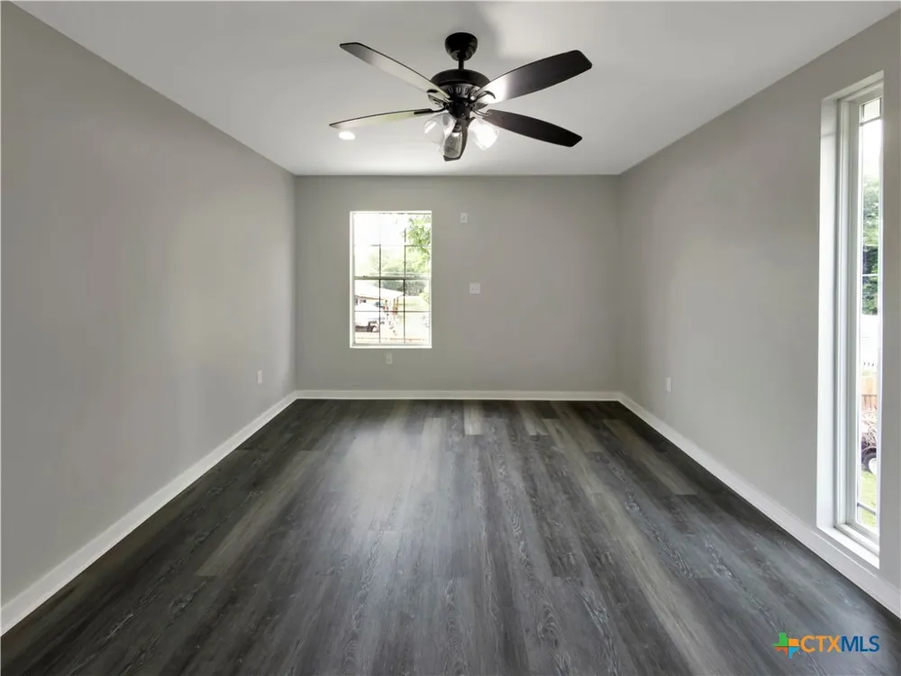 317 S Emma Bartlett, TX 76511