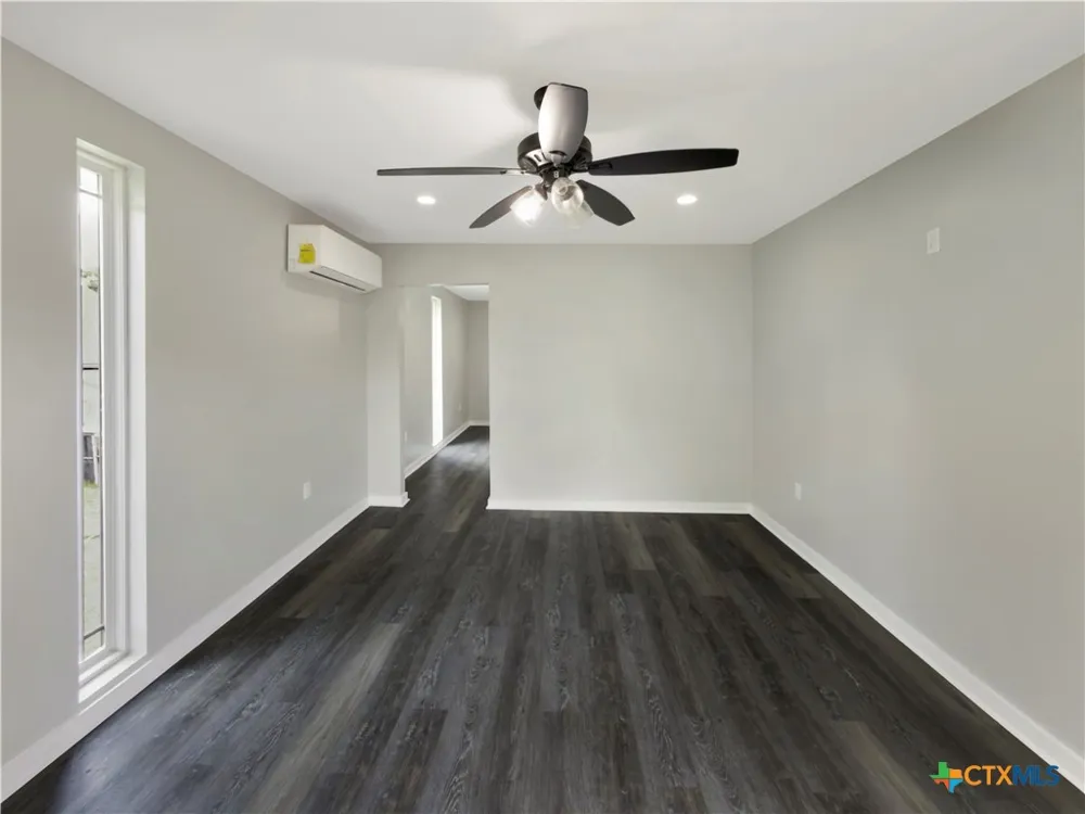 317 S Emma Bartlett, TX 76511