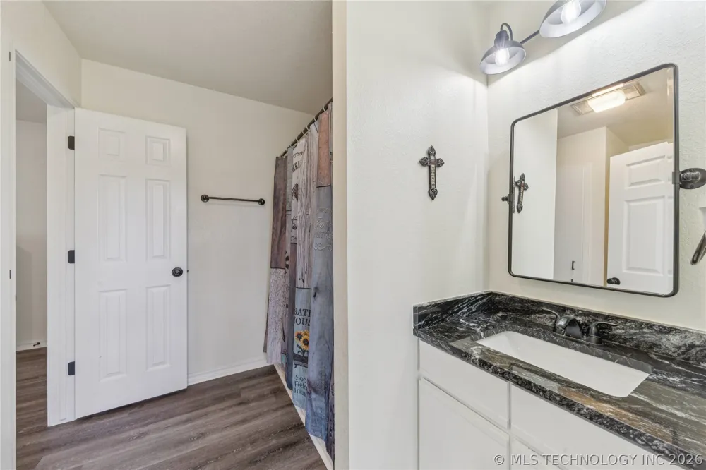 1701 Hopi Street Chouteau, OK 74337