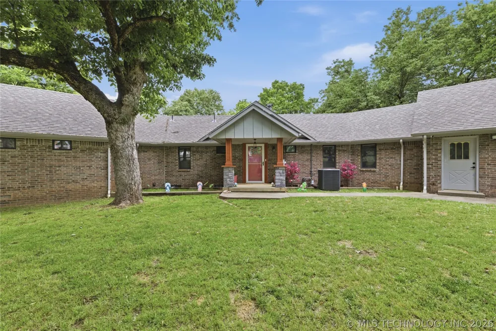 1701 Hopi Street Chouteau, OK 74337