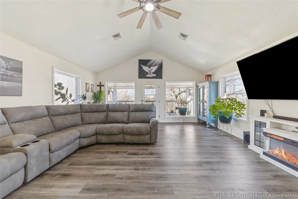 1701 Hopi Street Chouteau, OK 74337